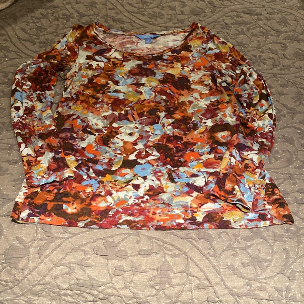 Ladies Simply Vera - Vera Wang Shirt  Beautiful floral print.